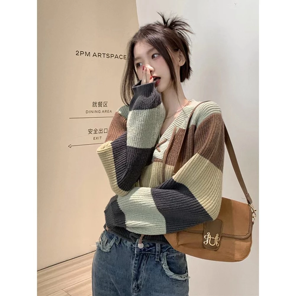 🌲GGals🌲​เสื้อไหมพรม แขนยาว คอวี ลายทางใหญ่หลายสี สเวตเตอร์ ทรงหลวม กันหนาว เสื้อผ้าแฟชั่นผู้หญิง thumbnail 8