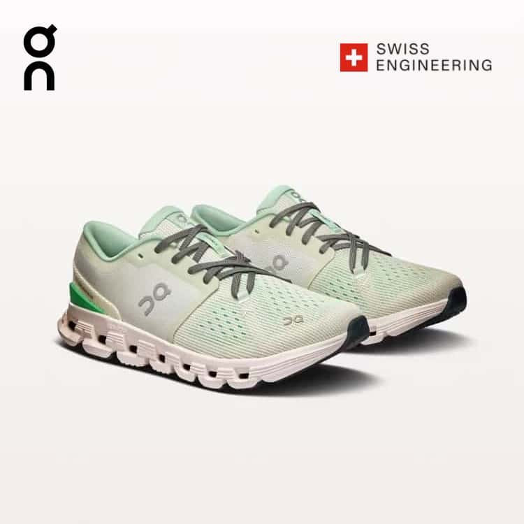 รองเท้าผ้าใบ Cloud X 4 Unisex LK8W 3Q2X