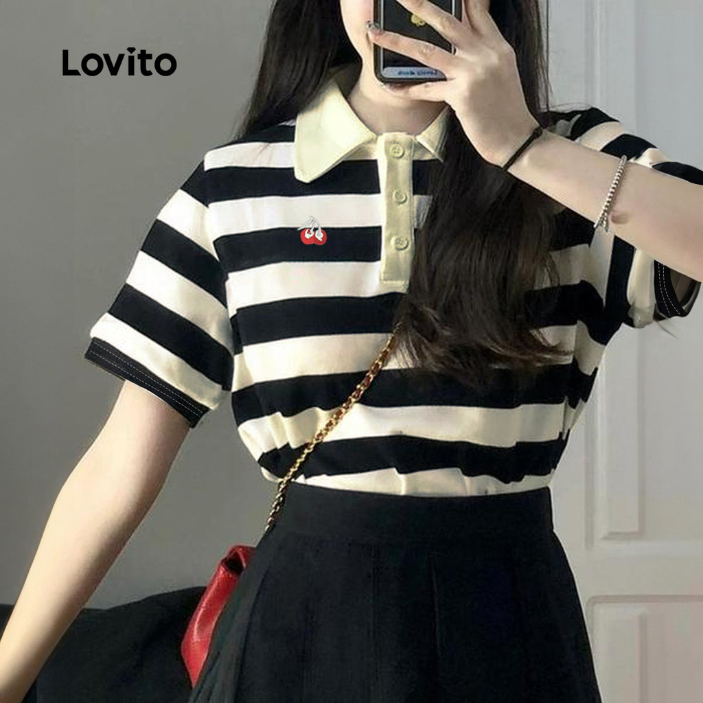 Lovito เสื้อยืดลําลองเสื้อยืดกระดุมลายทางสําหรับผู้หญิง LNE43269
