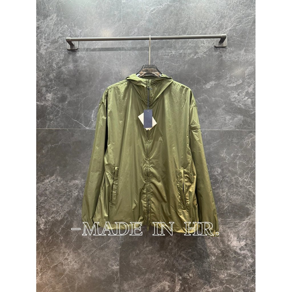 25SS Prada PD บ้านฤดูใบไม้ร่วงสไตล์ใหม่สามเหลี่ยม Armband Functional Zipper Hooded Jacket Jacket, สไ