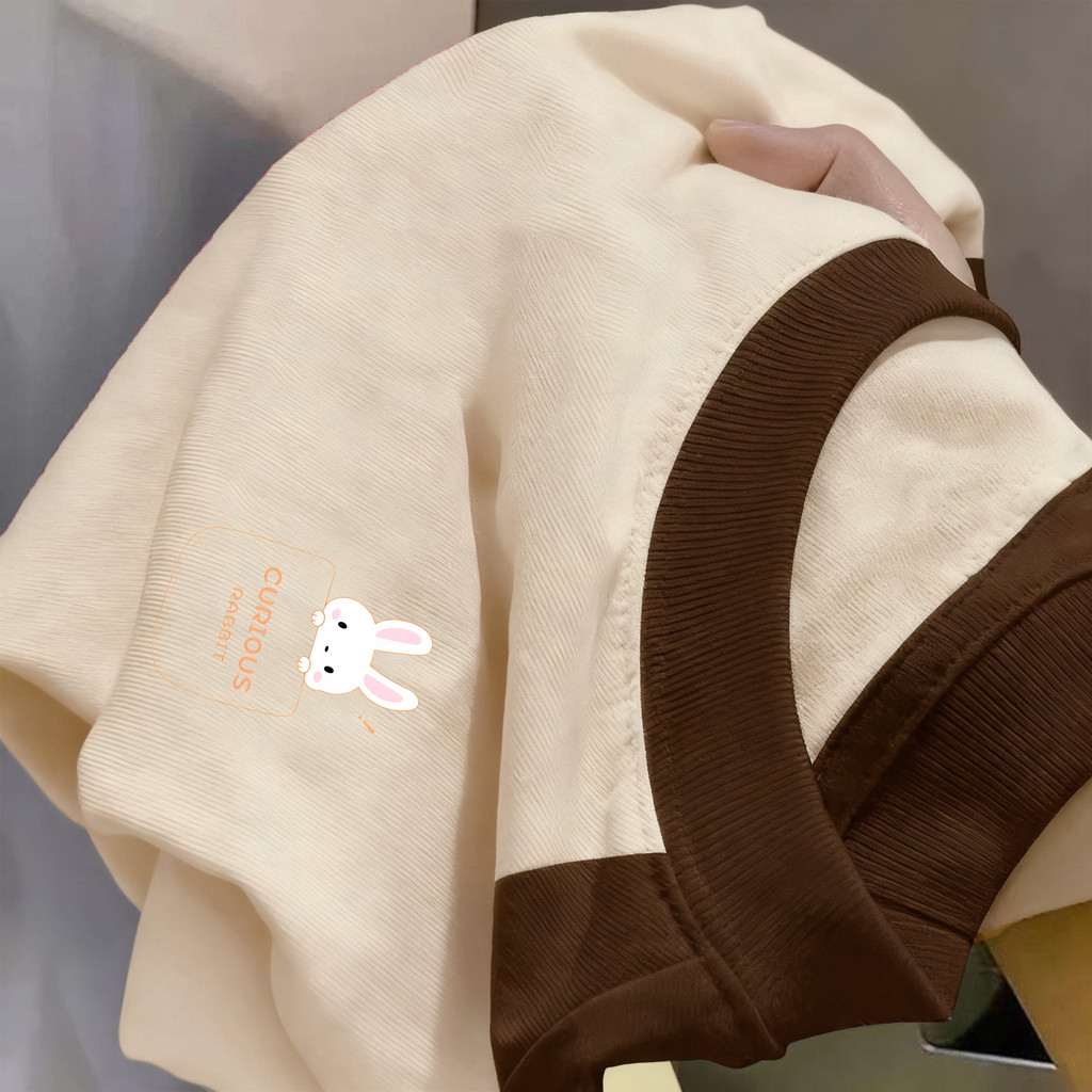 🌷Su.Tee🌷เสื้อสีดํา oversizeการบล็อกสีแบบแร็กแลน ผ้าCotton100% แขนสั้น ใส่สบาย ไม่ต้องรีด ลาย "CURIOUS Rabbit"【COD】