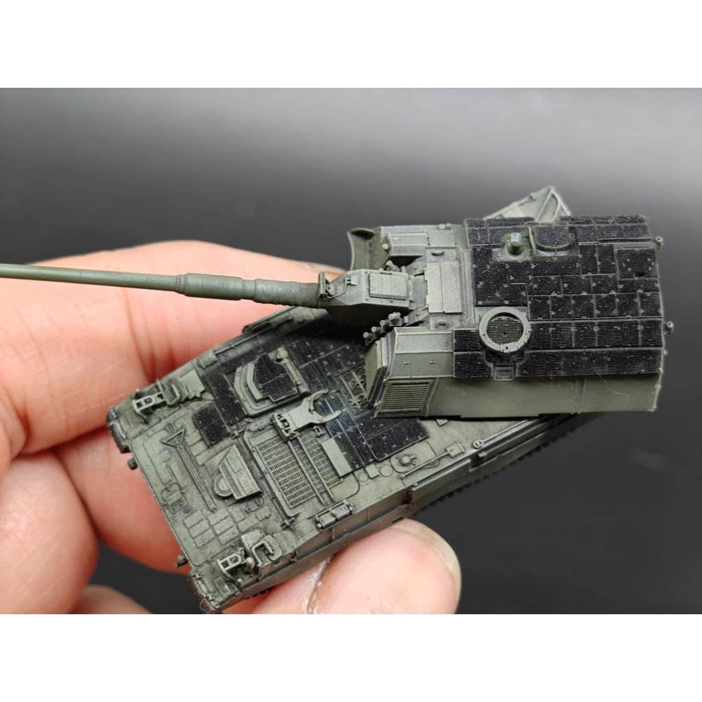 สินค้าใหม่ Pzh2000 Self-Grenade Cannon 144 Scale การพิมพ์สีผลิตภัณฑ์สําเร็จรูปรุ่น