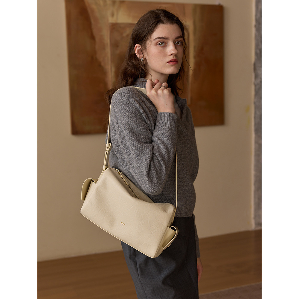 ELLE กระเป๋าแฟชั่นสำหรับผู้หญิงปี 2025 สไตล์ใหม่ ออกแบบมาเพื่อสวมใส่ง่าย กระเป๋าสะพายข้าง Crossbody 