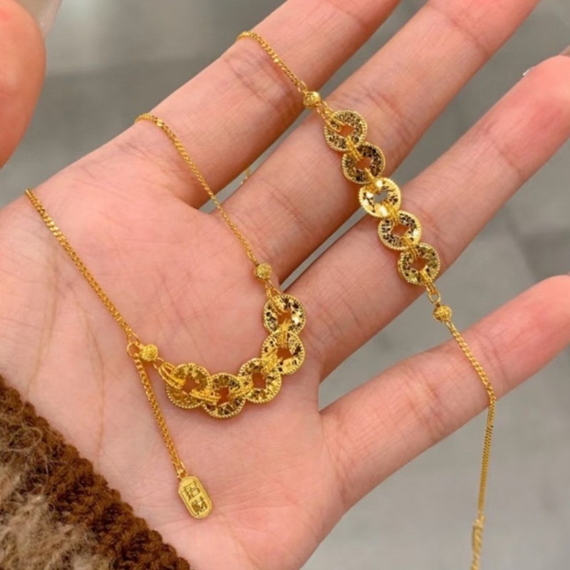 แฟชั่น Niche Design น้ําแข็งบดทองแดงเหรียญสร้อยข้อมือใหม่จีน Simple All-Match อารมณ์ High-End เครื่องประดับมือวันเกิดวันหยุดของขวัญ