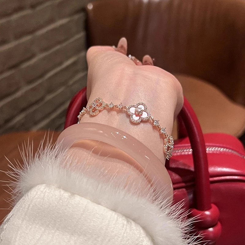 สร้อยข้อมือโคลเวอร์สี่ใบสีเงิน สำหรับผู้หญิง อุปกรณ์แต่งกายสไตล์เกาหลี ของขวัญวันเกิด thumbnail 4