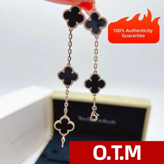 Boutique Van Cleef & Arpels Four-Leaf Clover Black Onyx Rose Gold Bracelet VCARA41300