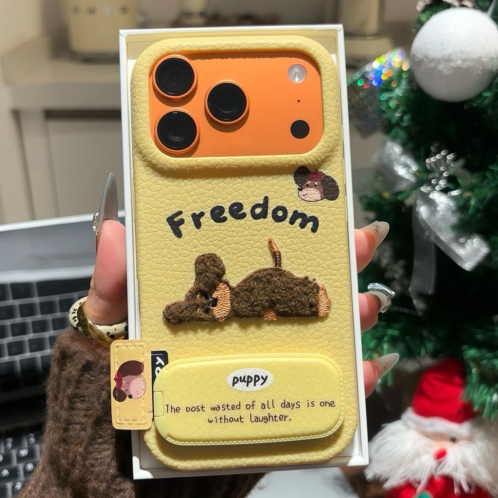 น่ารักลูกสุนัขTPUเคสโทรศัพท์สําหรับiPhone 17/16/15/14/13 Pro/Pro Max-กันกระแทกกันฝุ่นรอยขีดข่วนพร้อมขาตั้ง, Kawaiiสีเหลือง Freedomสุนัขรูปแบบฝาครอบป้องกัน