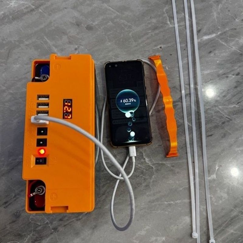 ตั้งแคมป์สนามอาหารค่ําแบตเตอรี่แปลงฝาครอบพลังงานกลางแจ้งโมดูลชาร์จขนาดใหญ่