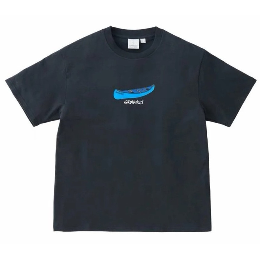 เสื้อยืดแขนสั้น GRAMICCI Unisex ผ้าฝ้ายแท้ ดีไซน์เรียบหรู กับโลโก้พิมพ์ลายเรือ