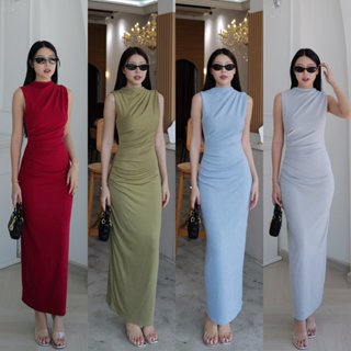 #9813 เดรสยาวคอชิดแขนกุด แต่งย่นไหล่และย่นตรงเอว ทำให้ชุดดูแ…