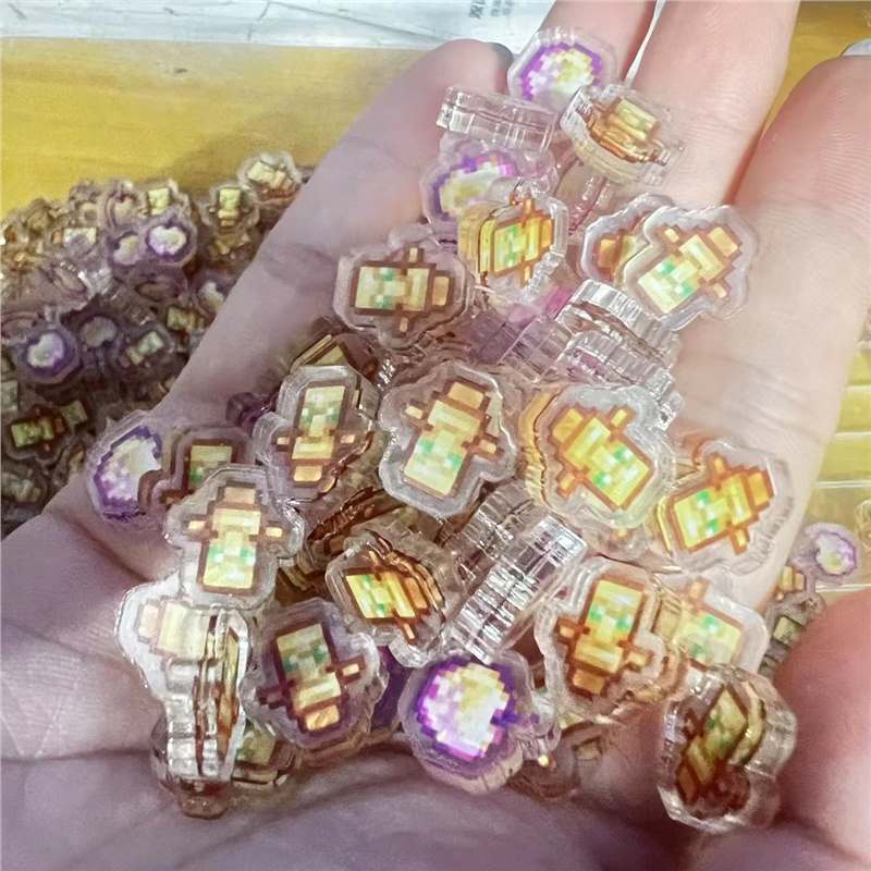 Good Things แนะนํา Minecraft สินค้า Undead Totem จี้ Minecraft พร้อม Magic Golden Apple พวงกุญแจอะคร