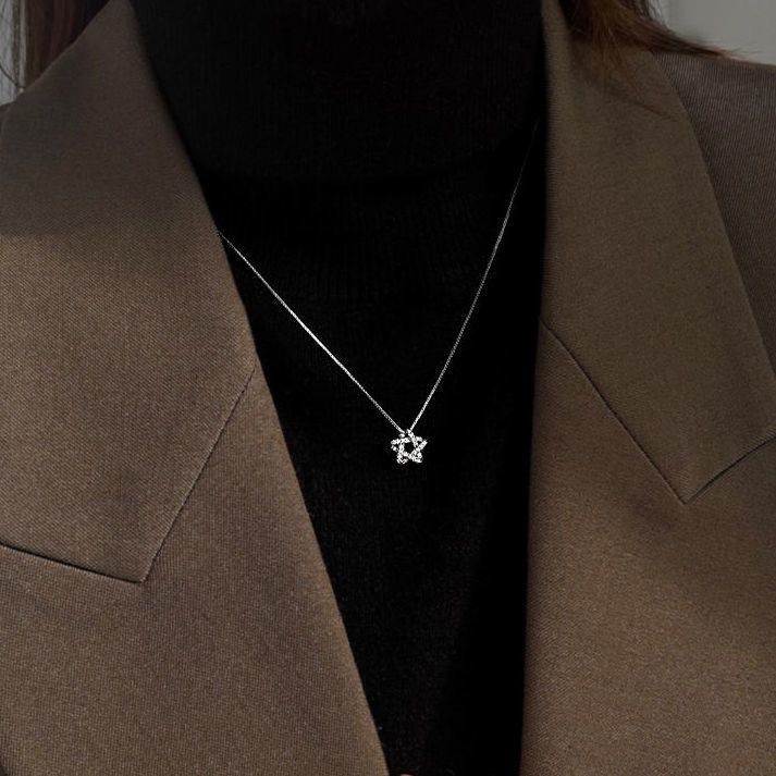 อารมณ์/ S925 เงินสเตอร์ลิงเพชรเต็มสร้อยคอดาวห้าแฉกหรูหรา High-end Star Clavicle Chain Niche Design A