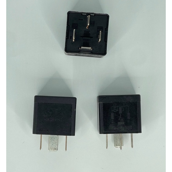 1 ชิ้นสําหรับรีเลย์รถ Ford 5M5T14B192CA Ford 12V 40A รีเลย์ V23136-B1-X66