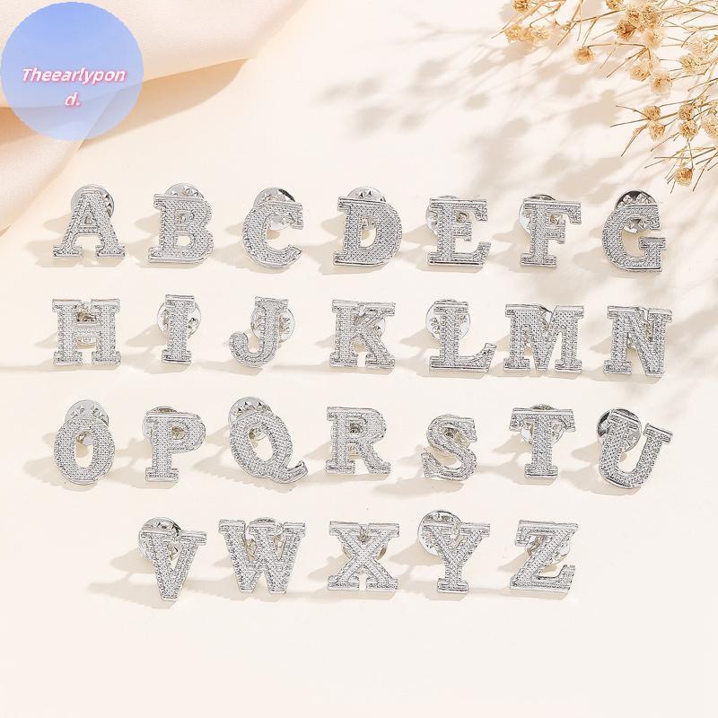 EARLYPTOND ชุดเข็มกลัดโลหะเงิน 2 PCS ตัวอักษรครบวงจร A-Z สำหรับผู้ชายและผู้หญิง