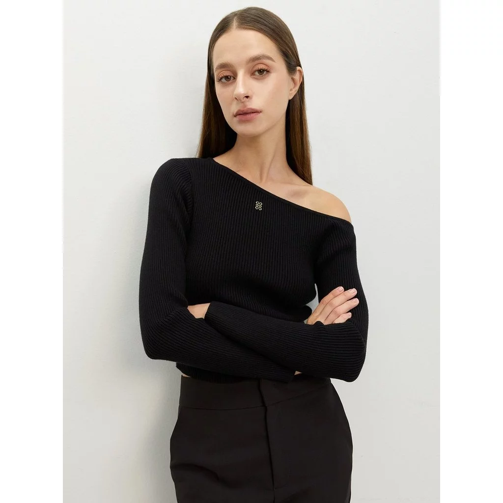 [Pomelo] เสื้อถักดีไซน์อสมมาตร / Asymmetric Knit Top