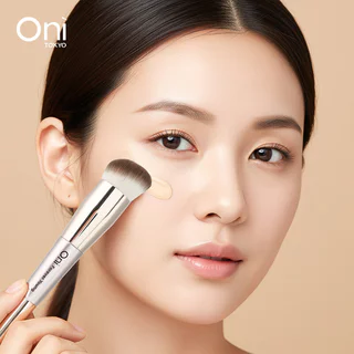 Oni Dual-Ended Foundation & Concealer Brush #Champagne แปรงแต่งหน้า 2 หัวโอนิ สีแชมเปญ ขนแปรงนุ่มแน่น.
