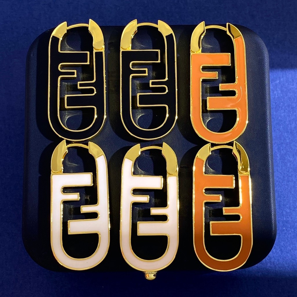 สินค้ามาใหม่ 风时尚圆形双字母婴油耳 X3IS e47