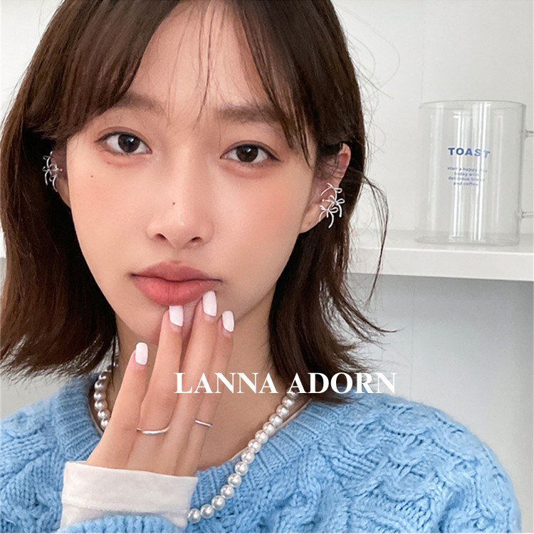 LA 💙COD💙✨ ต่างหูหนีบโบว์ริบบิ้น สไตล์วินเทจมินิมอล ดีไซน์เก๋ หวานเท่นิดๆ ใส่ได้ทุกวัน หรือใส่เที่ยวก็สวย ผู้หญิงต้องมี รุ่นฮิต แมทช์ง่าย พร้อมส่ง💙