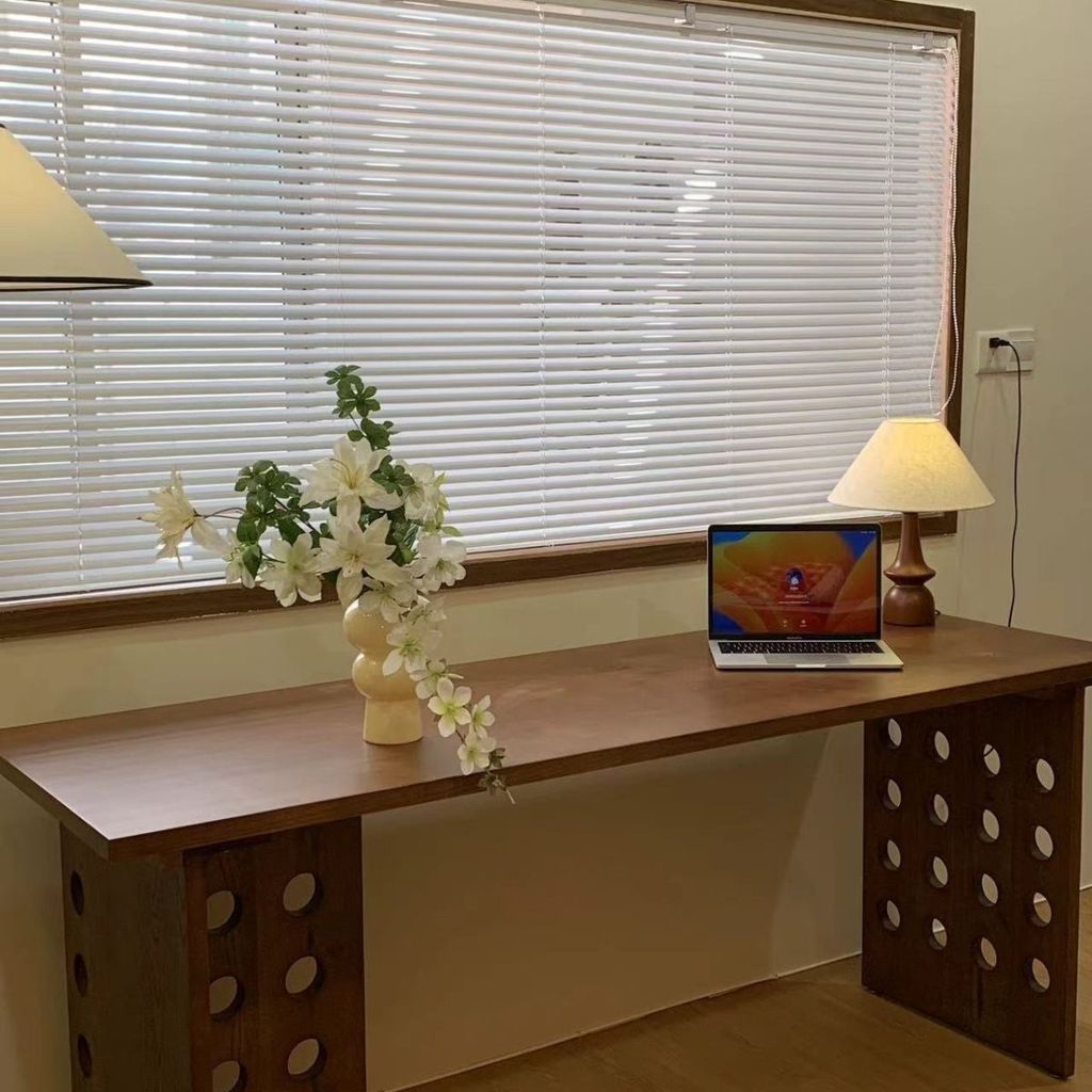 Juyou ยุคกลางไม้เนื้อแข็งโต๊ะสี่เหลี่ยมออกแบบครัวเรือน Log Workbench โต๊ะรับประทานอาหารที่เรียบง่าย 