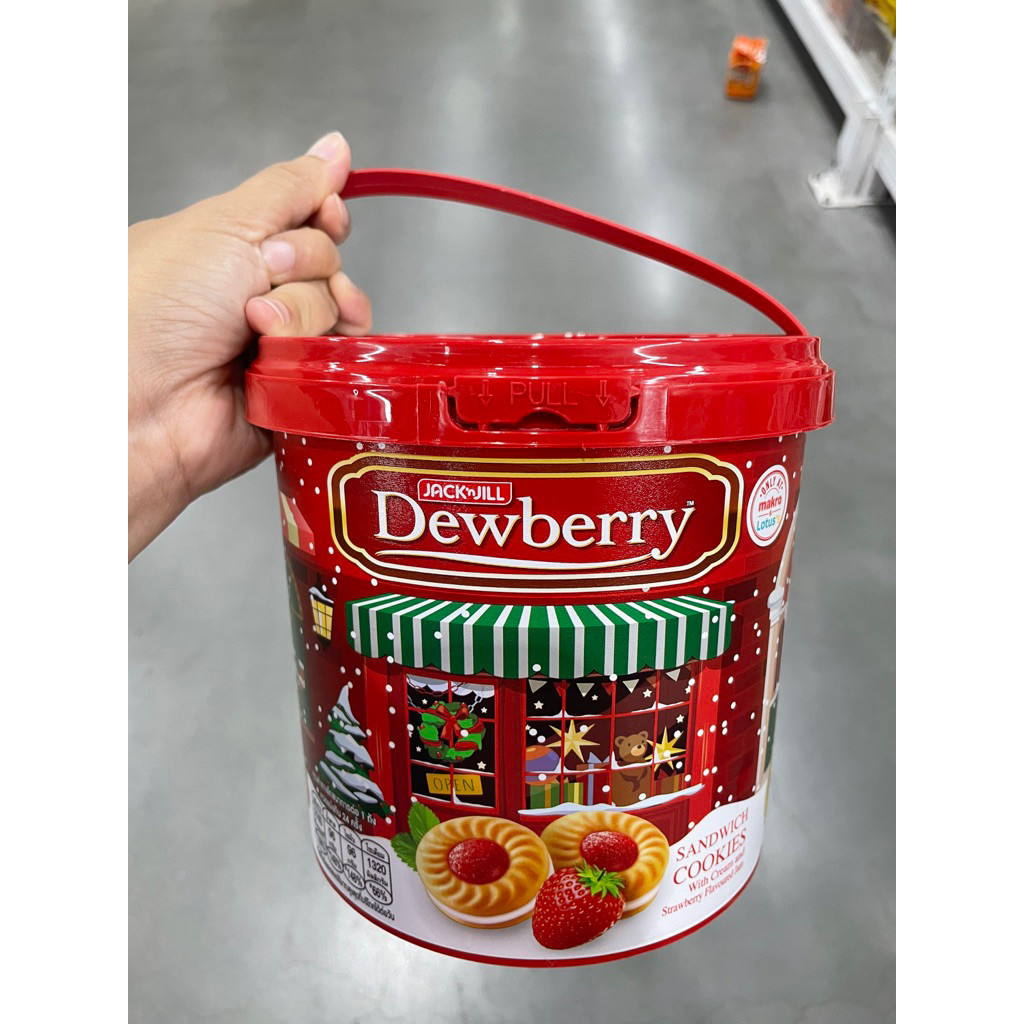 (พร้อมส่งขนมอร่อย ราคาถูก) ขนมเทศกาลปีใหม่ ดิวเบอร์รี่ สตรอเบอร์รี่บัคเก็ต 430 g.