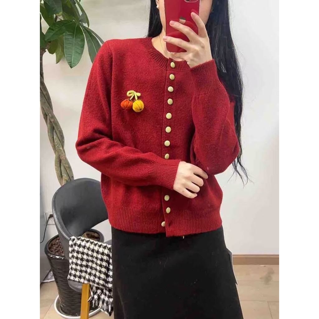 เสื้อสเวตเตอร์ถักคอกลมสำหรับผู้หญิง สไตล์แฟชั่นใหม่ เพิ่มความเพรียวบาง เสื้อสีแดงสำหรับฉลองปีใหม่