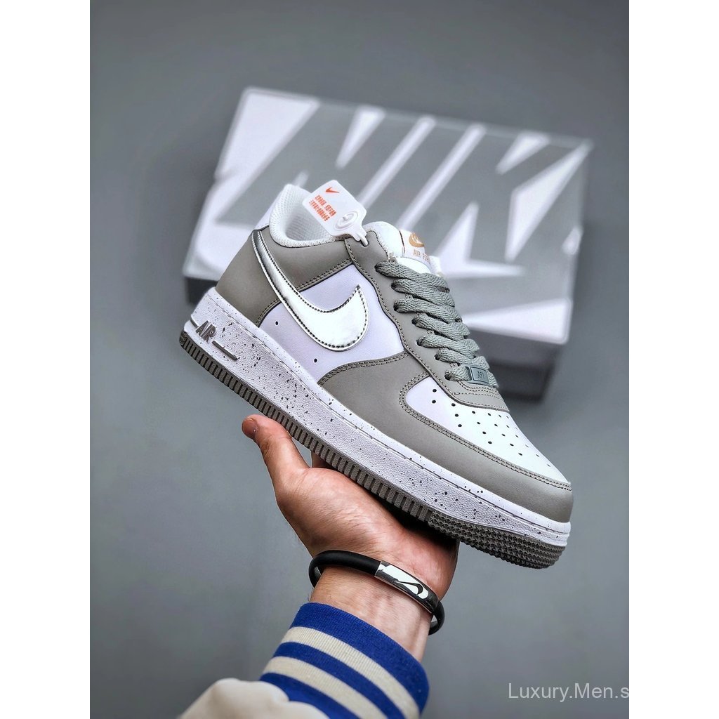 [1: 1] สีเทาเงินสาดหมึก < Low-Top ผู้ชายผู้หญิงรองเท้าผ้าใบลําลองคู่สไตล์ All-Match รองเท้าอินเทรนด์