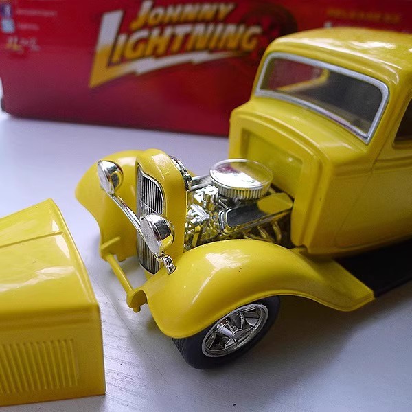 1932 Ford Coupe Ford Classic Car Racing รุ่น Johnny Johnny Lightning 1: 24