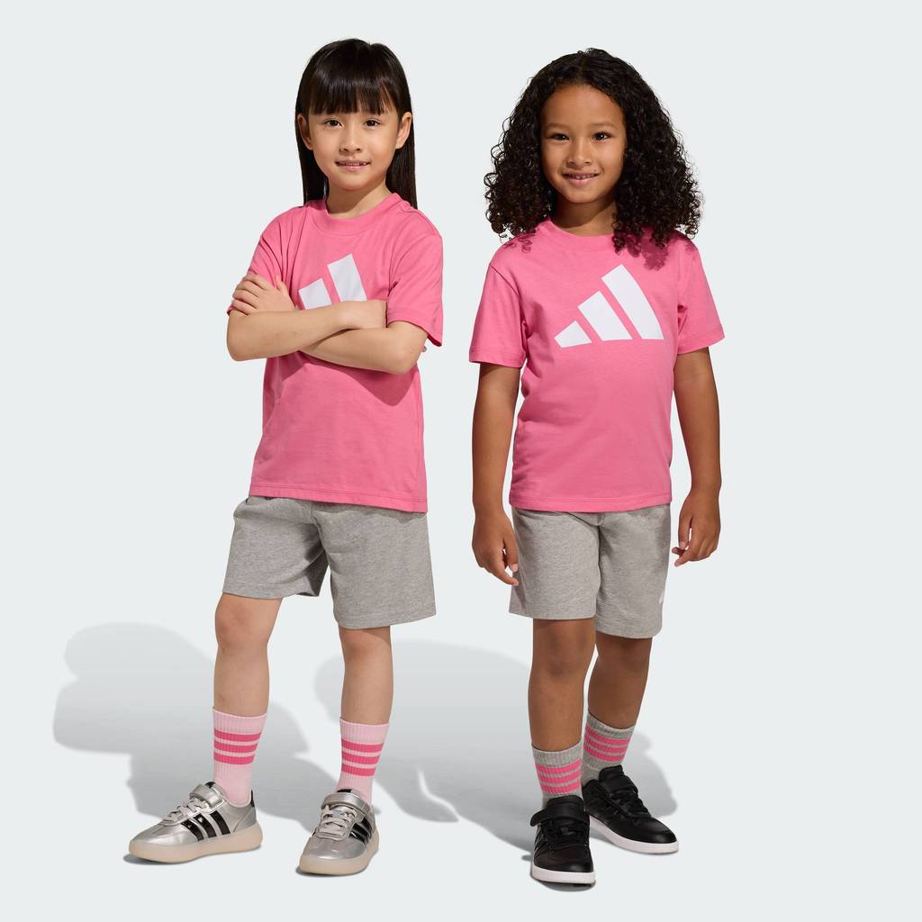 adidas ไลฟ์สไตล์ ชุดเสื้อยืดและกางเกง Essentials สำหรับเด็ก เด็ก สีชมพู KD6005