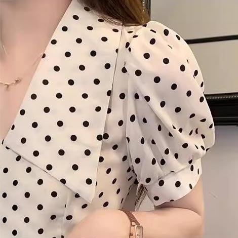 เสื้อเชิ้ตแขนสั้น คอปก ลายจุด แขนทรงบอลลูน มีไซส์ S-5XL ผ้าชีฟอง แต่งระบายชายเสื้อ ทรงสวย สไตล์สาวเกาหลี รูปที่ 4