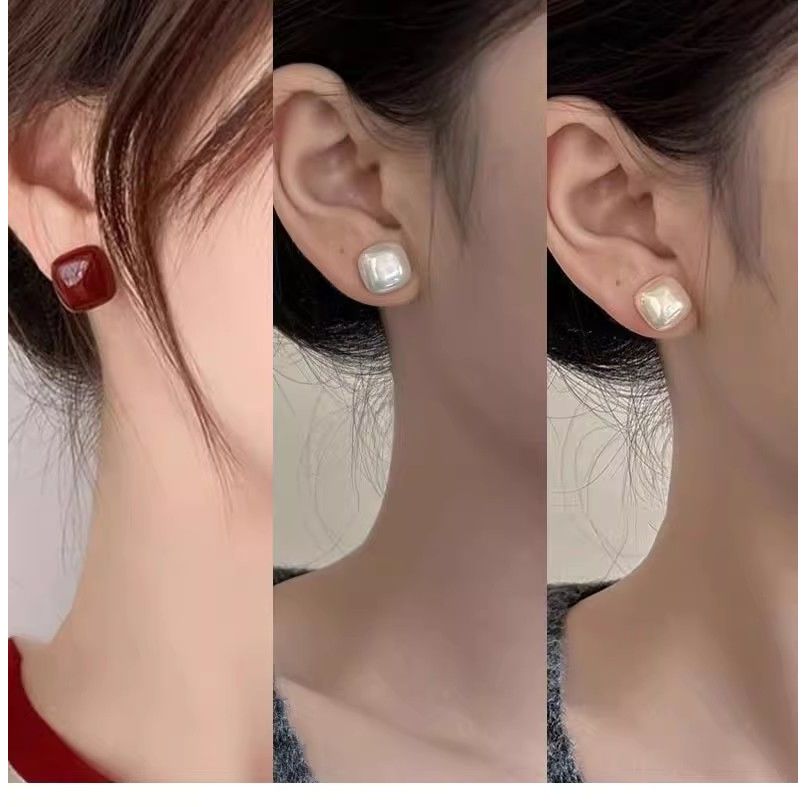 Super White ~ Red Retro Love Square Wine Red Temperament ต่างหูแฟชั่นหรูหรา High-End Ear เครื่องประด