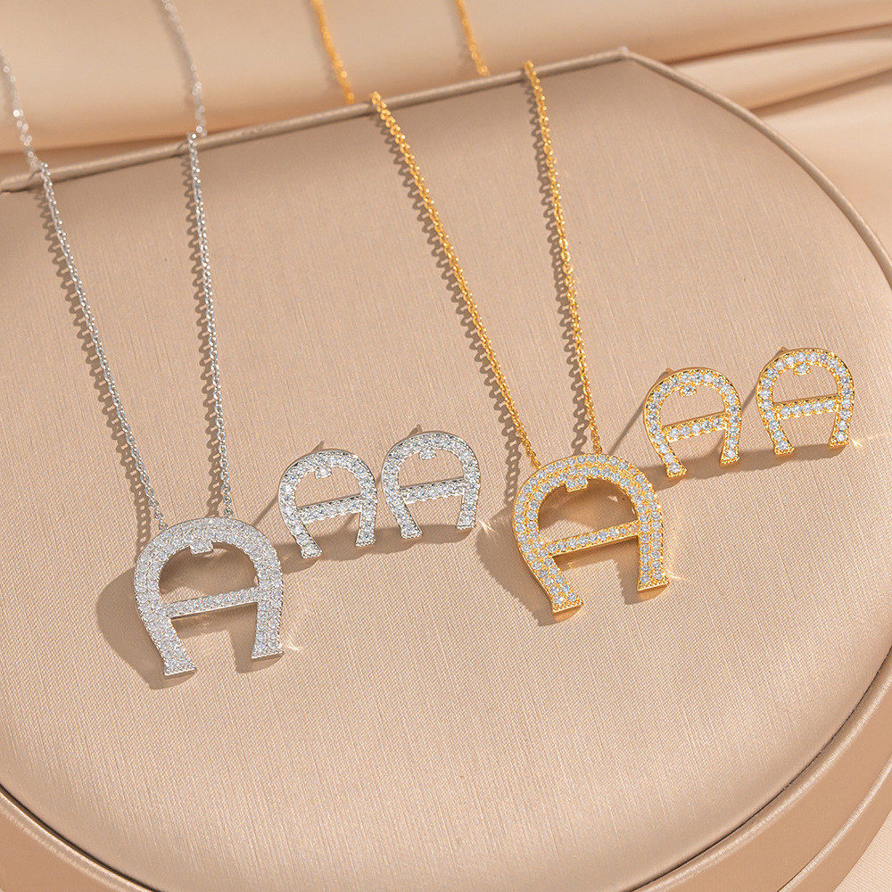 สร้อยคอไทเทเนียมเหล็กชุบ 18K ทองแท้เพชร u-Shaped Horseshoe จี้ Clavicle Chain เครื่องประดับสุภาพสตรี