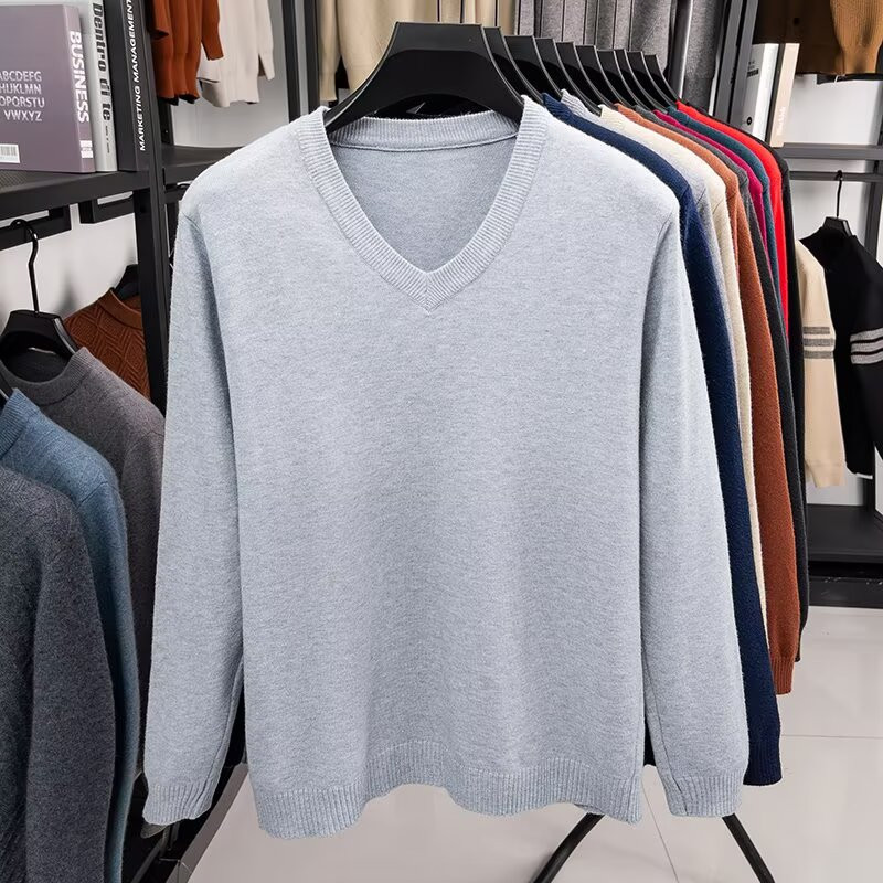 เสื้อสเวตเตอร์คอวี ดีไซน์เรียบง่าย สวมใส่ง่ายสำหรับทั้งผู้ชายและผู้หญิง