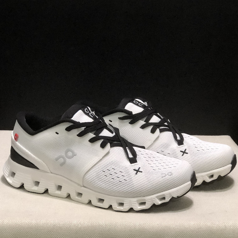 รองเท้าวิ่ง Cloud X4 สวมใส่สบาย รุ่น WD35