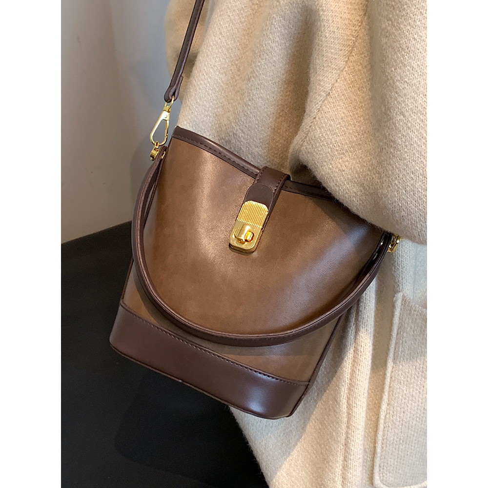 Thailand lyn Brand Designer ในปีนี้ยอดนิยม Retro Hand-Carry Bucket Bag Female Bag 2025 New Style Spr