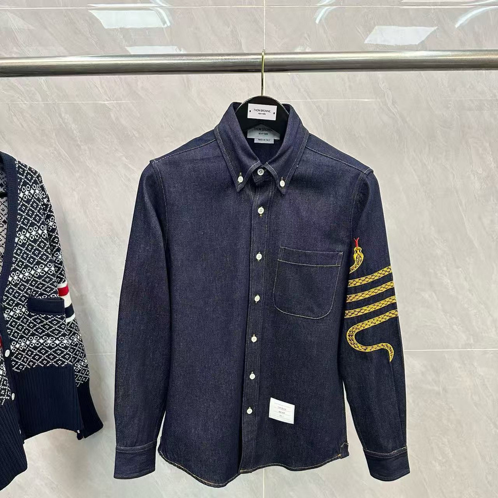 Thombrowne Snake เสื้อยีนส์ปักลายมัลติฟังค์ชัน สำหรับทั้งชายและหญิง สไตล์เรียบง่ายสวมได้ทุกรูปแบบ