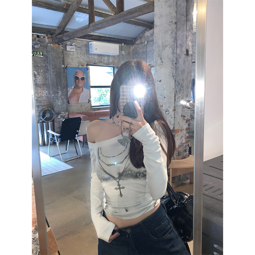 HOT 'พร้อมส่ง' FY9475 เสื้อแขนยาวเปิดไหล่สีขาว ดีเทลแต่งลายสกีนเท่ๆ - รูปที่ 2