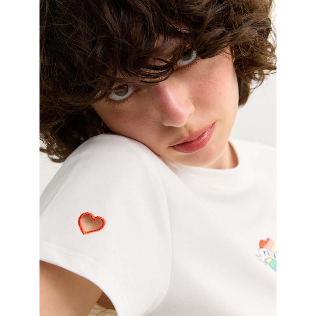 [Pomelo] เสื้อทีเชิ้ตปักลายหัวใจ / Heart Embroidery Tee
