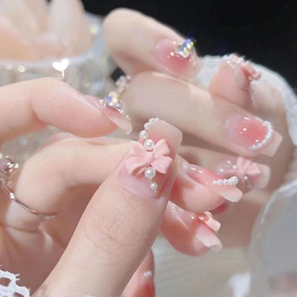 腮红蝴蝶结美甲穿戴甲纯欲少女美甲成品珍珠柳丁爆款假指甲贴片Blush Bow Nail Art Wearing Pure Girl Beauty