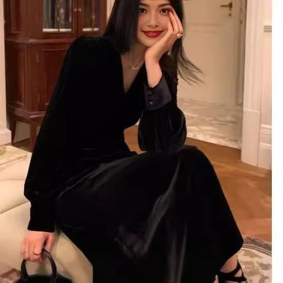 Zhuozhi Hepburn สไตล์ Classy จีบ V คอชุด 2025 ฤดูใบไม้ผลิสไตล์ใหม่แคบ-เอว Slimmer ดูกระโปรงยาว (043H