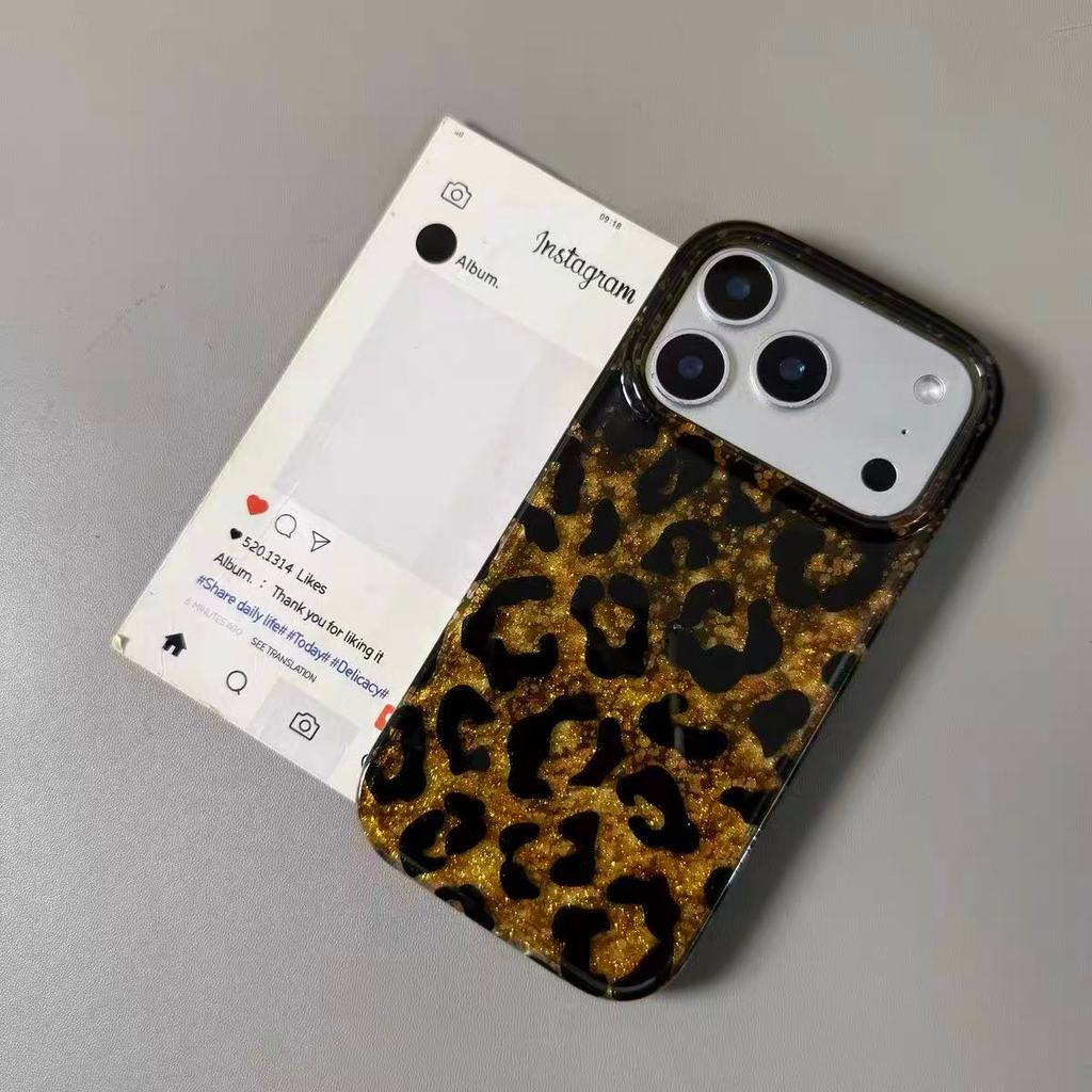หรูหราสีดําทอง ก ขยะ เสือดาวพิมพ์กับสร้อยข้อมือเคสโทรศัพท์เหมาะสําหรับ ไอโฟน 17 มือโปร สูงสุด 16 15 14 13 มือโปร สูงสุด ปลอกกันกระแทกกล้องป้องกันอะคริลิป้องกันการต