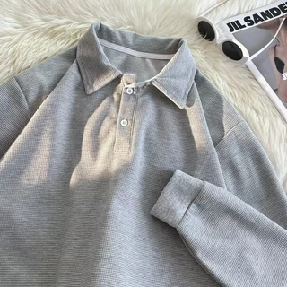 Chaistyle สีทึบ Lapel เสื้อโปโล เสื้อผู้ชาย ความรู้สึกขั้นสูง วาฟเฟิล ปุ่มแขนยาว สไตล์อเมริกัน