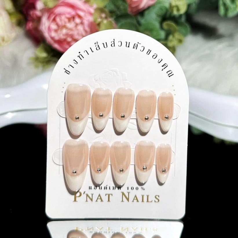 A364 P’Nat เล็บปลอมเจลแท้แฮนด์เมด ดีไซน์มินิมอล สีนู้ดฝรั่งเศส ปลายขาว ใช้ซ้ำได้ ติดทน ทำเล็บ ชุดอุปกรณ์*กล่องเก็บเล็บ*1 ราคา ถูกที่สุด ดีลบีเคเค