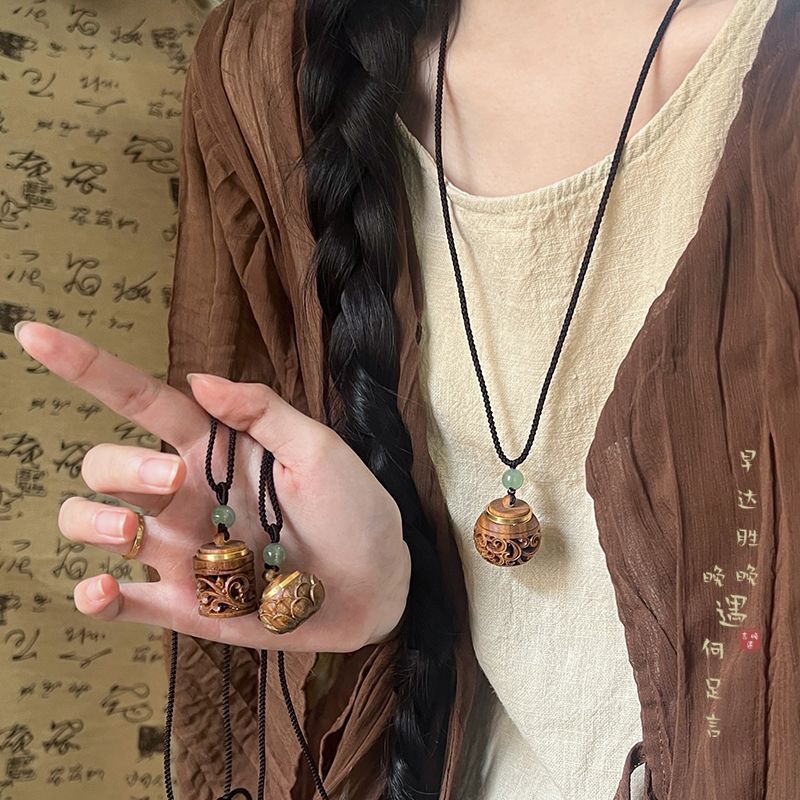 Classy/ [แกะสลัก Lotus] Retro Openable ไม้จันทน์ Hollow ถักสร้อยคอหญิงใหม่สไตล์จีนสไตล์โบราณเสื้อกัน