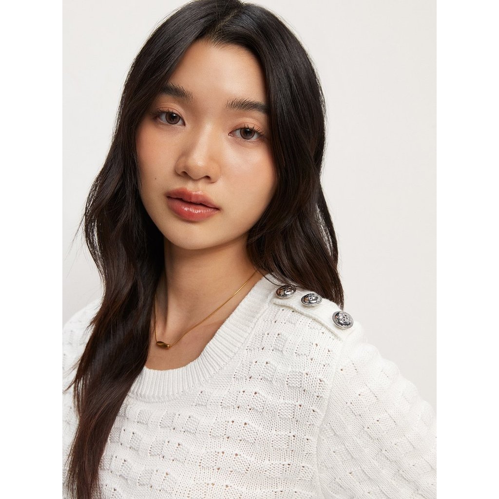 [Pomelo] เสื้อไหมพรมแต่งลายฉลุมาพร้อมกระดุม Pomelo. / Pomelo. Button Detail Knitted EyeleTop