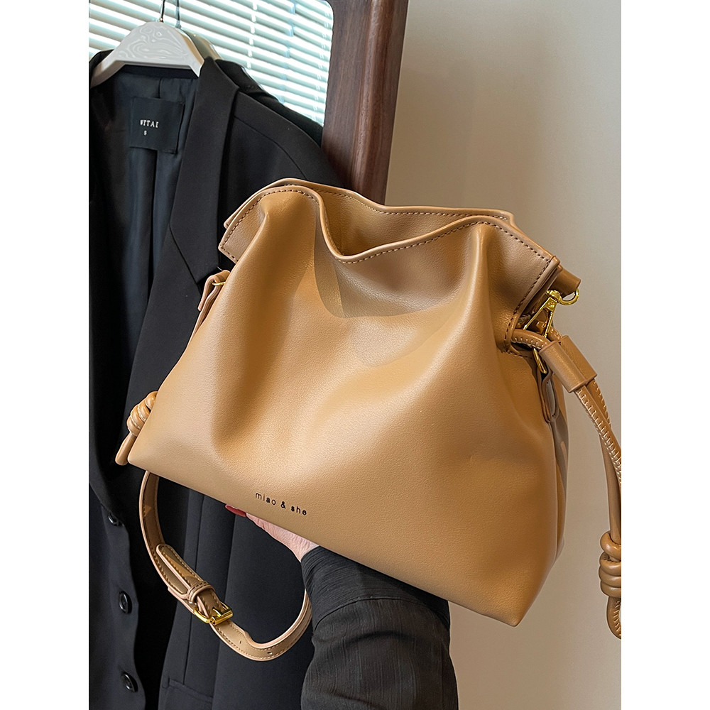 Thailand lyn Brand Designer All-Match Niche Texture Cloud Drawstring Bucket Bag Female 2025 New Styl