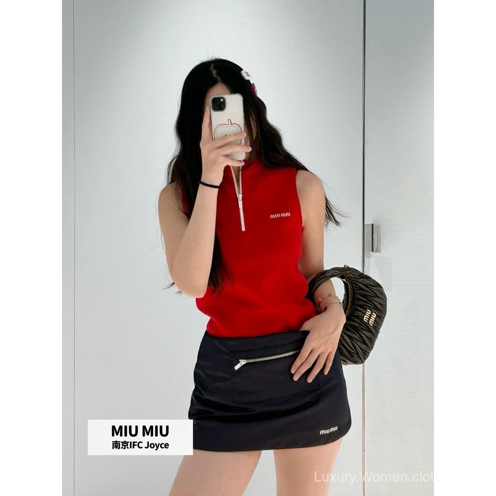 เสื้อกั๊ดแจ็กการ์ดครึ่งซิป MiuMi สำหรับฤดูใบไม้ร่วงและหน้าหนาว ออกแบบใหม่