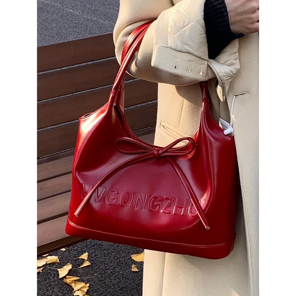 Thailand lyn Brand Designer ปีนี้สุดฮอตสไตล์บัลเล่ต์กระเป๋าใต้วงแขนสไตล์ผู้หญิง 2025 สไตล์ใหม่ฤดูหนา