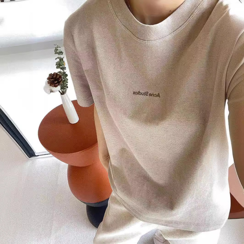 FBD9 AC Basic โลโก้ขนาดเล็ก Flocking การพิมพ์สีทึบรอบคอแขนสั้นเสื้อยืดหลวมครึ่งแขน tee