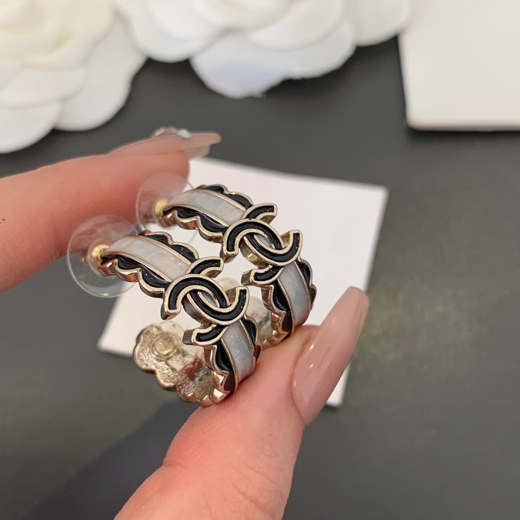 มาใหม่ดวงจันทร์สีดําสีขาวน้ํามันหยดต่างหูทองเหลืองวัสดุ SDUY 4af