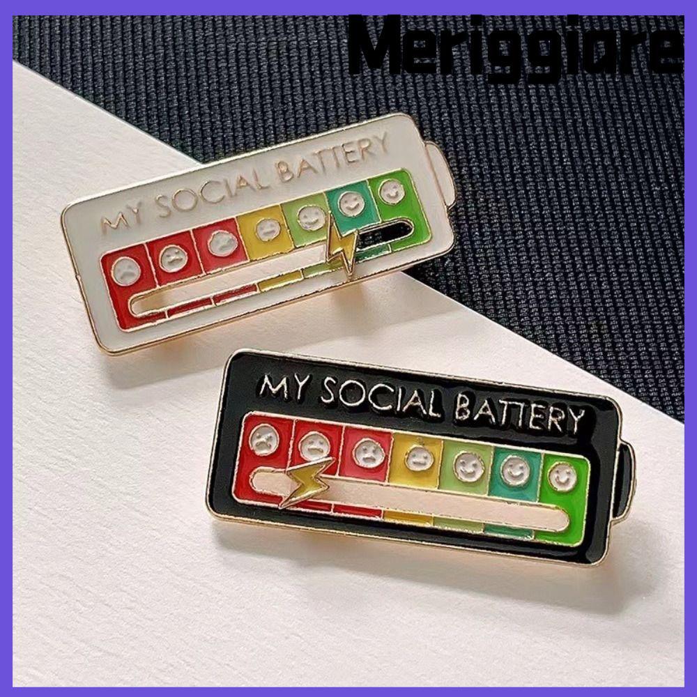 เข็มกลัดเคลือบ MERIGGIARE, Move To The Mood Cute Lapel Pin, Social Battery Mini Funny Metal Badge